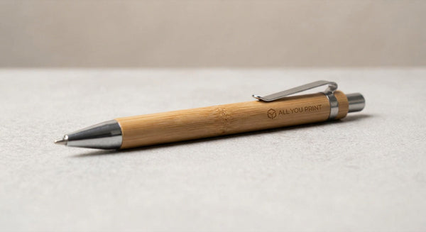 Echantillon stylo bille colore avec poignee en bambou